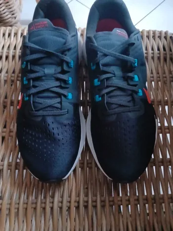 Used Nike Air Zoom Vomero 15 bike — image 6 of 10