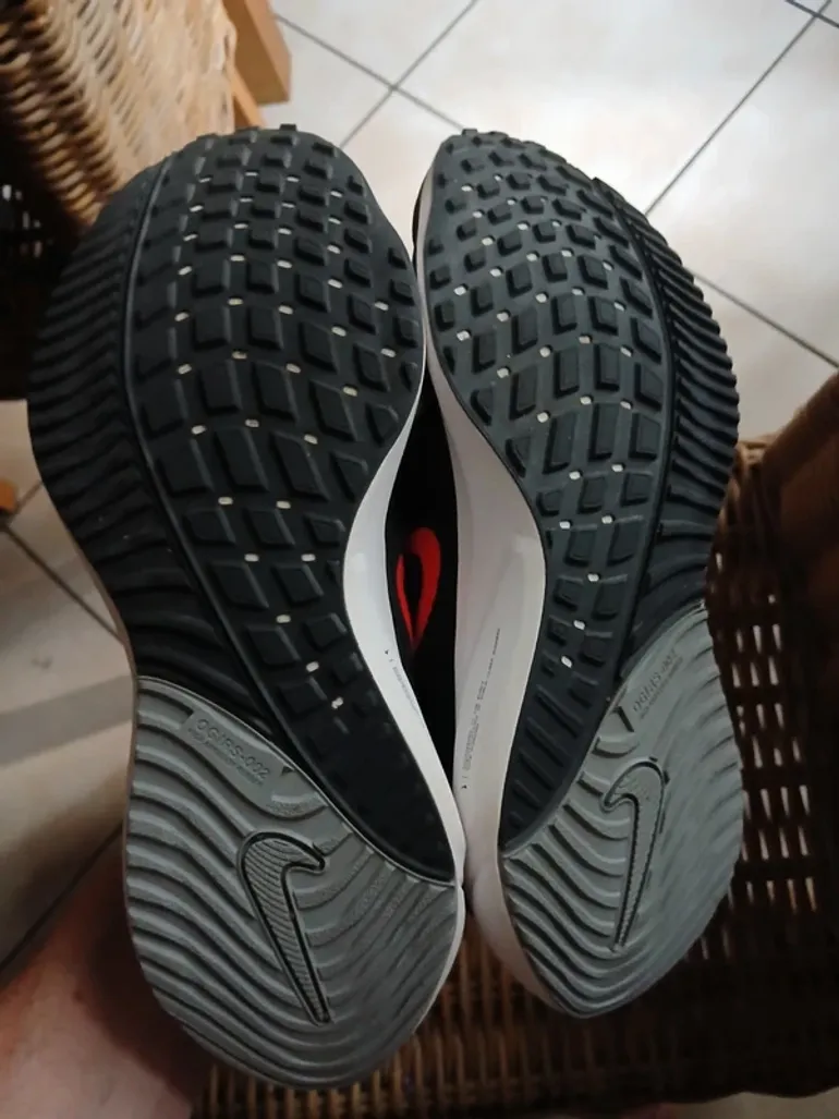 Used Nike Air Zoom Vomero 15 bike — image 10 of 10