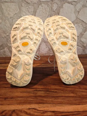 Used Hoka Mafate Speed 4 bike — image 3 of 10