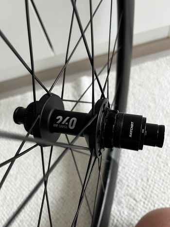 Used Dt Swiss ARC 1400 DICUT Aerokiekkosetti 62/80 mm bike — image 3 of 6