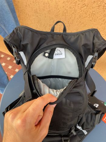 Used USWE Hydro 12 Hydration Backpack bike — image 7 of 7