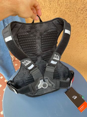 Used USWE Hydro 12 Hydration Backpack bike — image 6 of 7