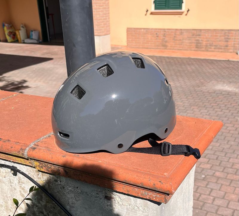 Used Decathlon Oxelo Helmet bike — image 2 of 8