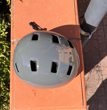 Used Decathlon Oxelo Helmet bike — image 5 of 8