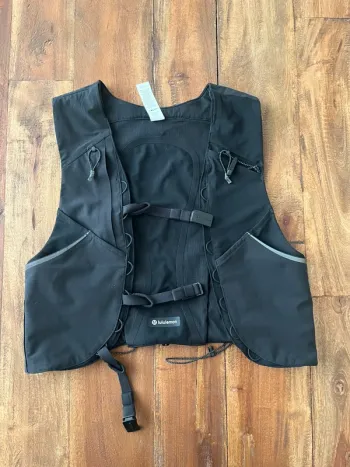 Used Lululemon Fast and Free Trailrunning Weste bike