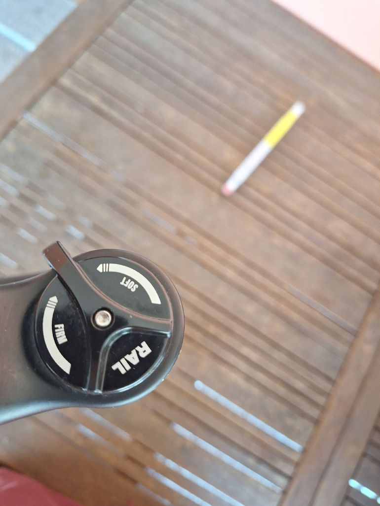 Použité Marzocchi Bomber Z1 Fork 2025 bike — obrázek 9 z 9