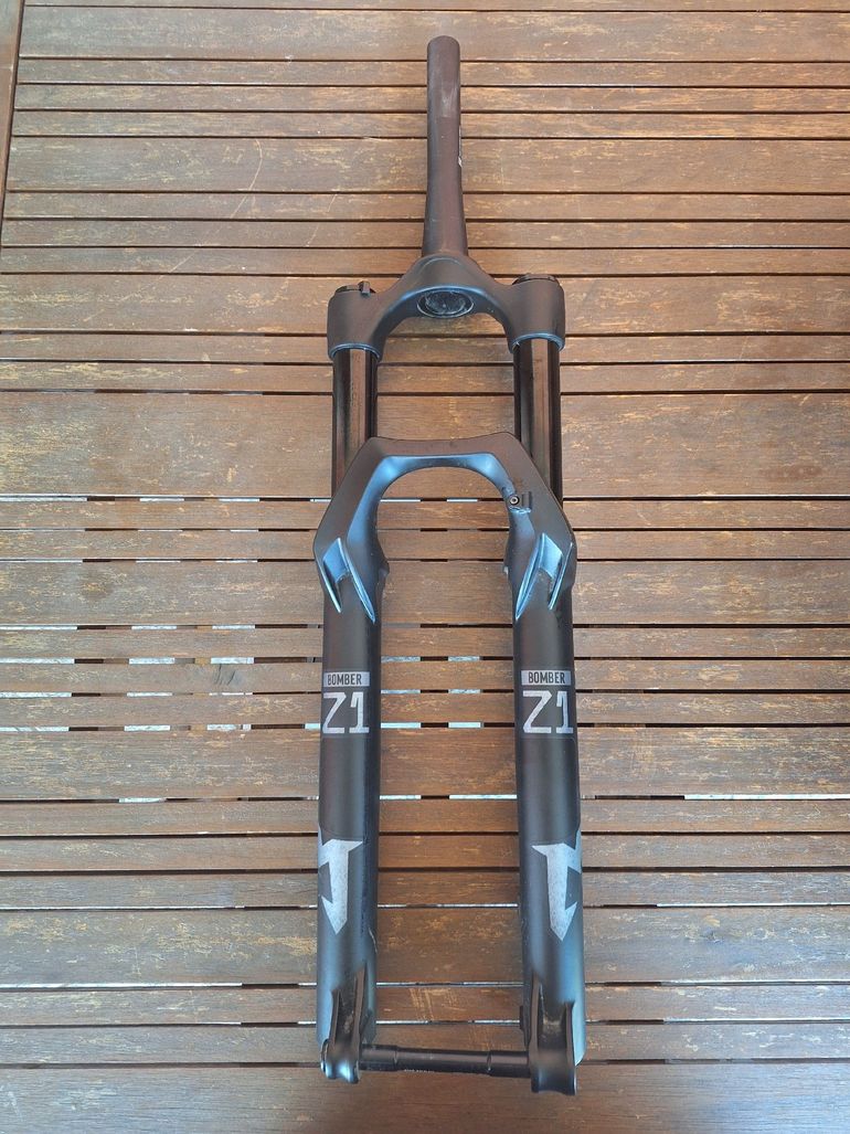 Použité Marzocchi Bomber Z1 Fork 2025 bike — obrázek 2 z 9