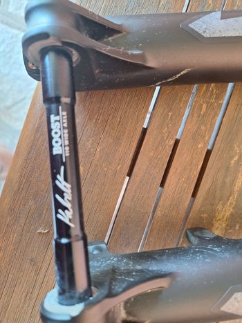 Použité Marzocchi Bomber Z1 Fork 2025 bike — obrázek 8 z 9