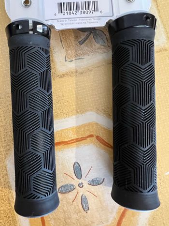 Used Bontrager XR Trail Élite Grip 2025 bike — image 4 of 6