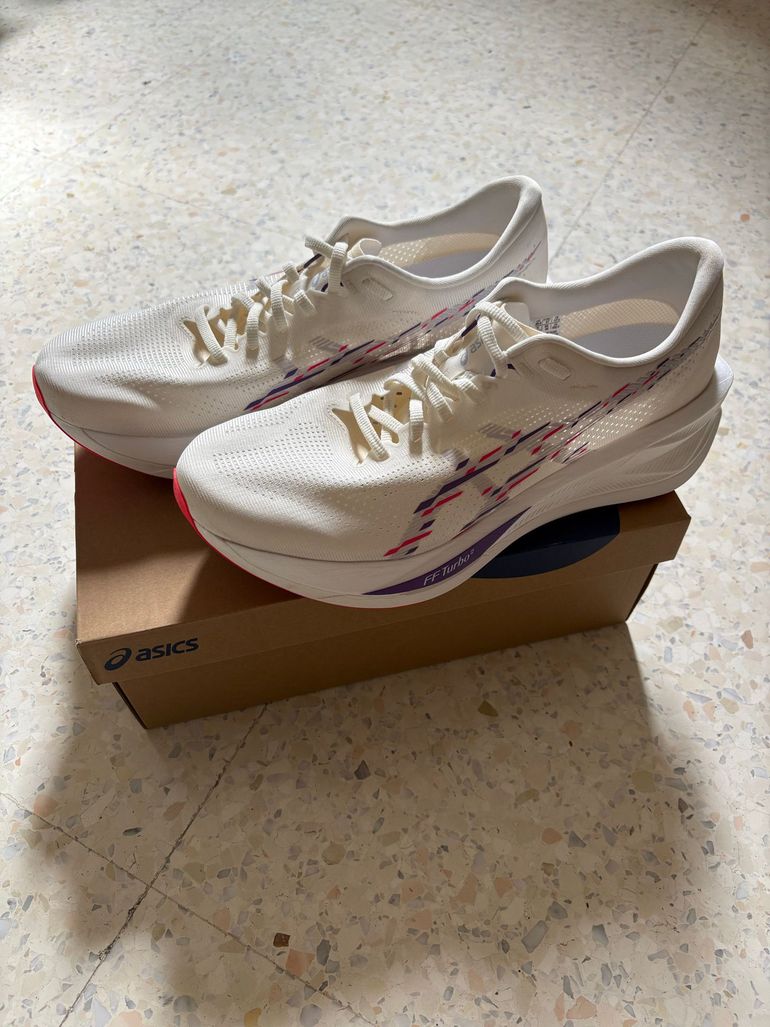 Used Asics Sonicblast Running Shoes 2026 bike — image 1 of 6
