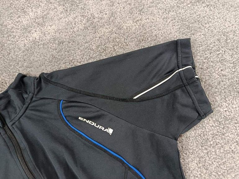 Käytetty Endura maillot velo femme taille m -31 7718 cyclisme route respirant bike — kuva 2 / 5