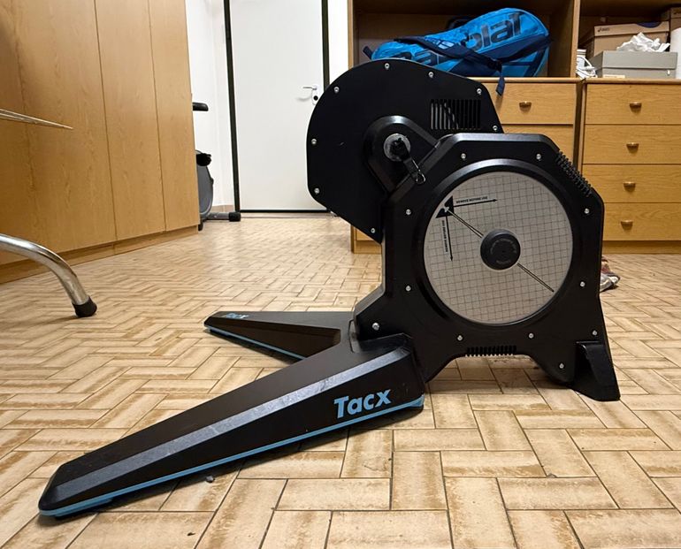 Used Tacx Flux 2 Smart Trainer 2022 bike — image 3 of 4