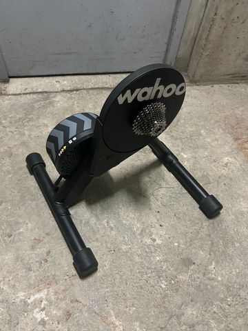 Brugt Wahoo KICKR CORE Smart Trainer 2025 bike — billede 1 af 8