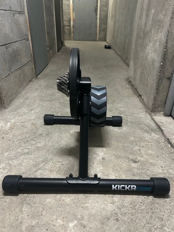 Použité Wahoo KICKR CORE Smart Trainer 2025 bike — obrázek 3 z 8