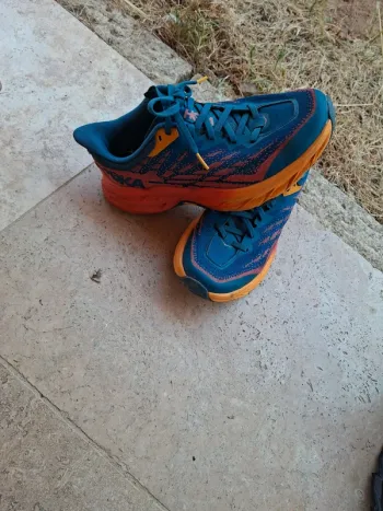 Used Hoka Trailrunning Shoes bike — image 2 of 5