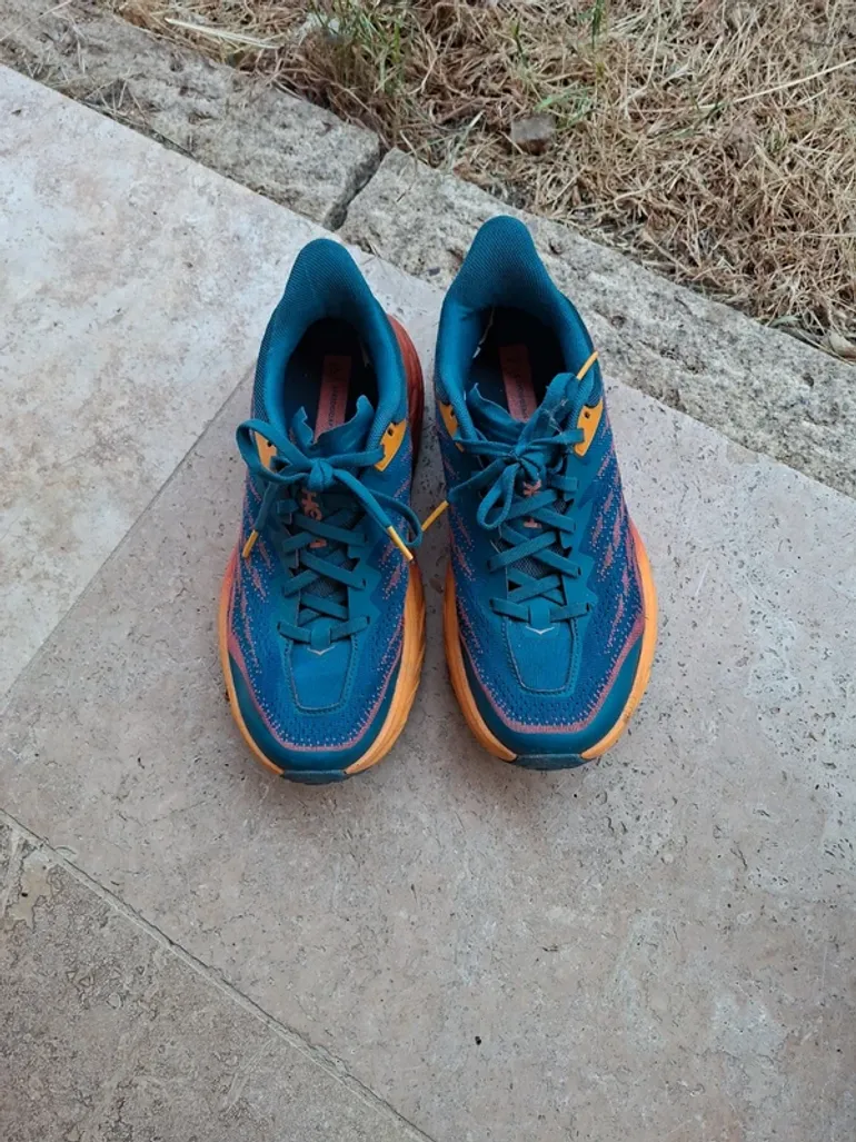 Used Hoka Trailrunning Shoes bike — image 1 of 5