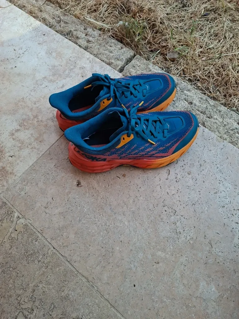 Used Hoka Trailrunning Shoes bike — image 4 of 5