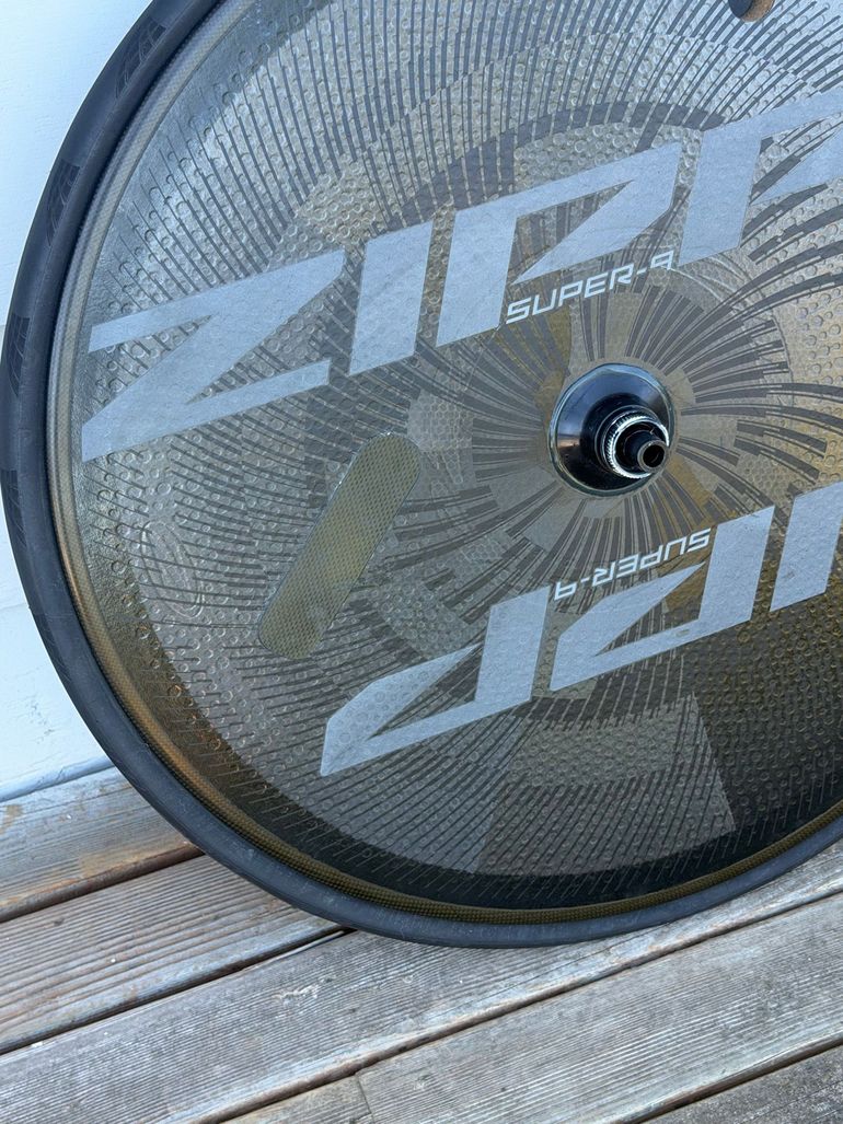 Used Zipp Super 9 Disc Brake Carbon Disc Wheel 2024 bike — image 4 of 4