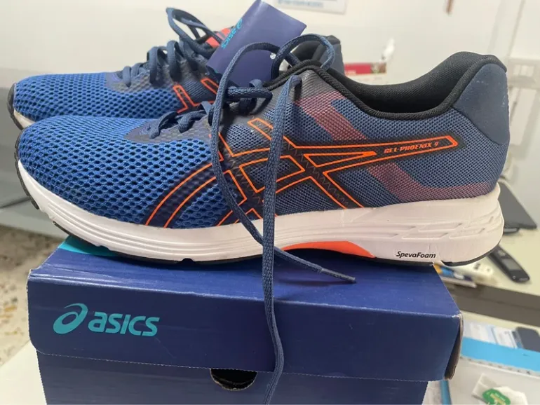 Used Asics Running Shoes bike — image 2 of 7