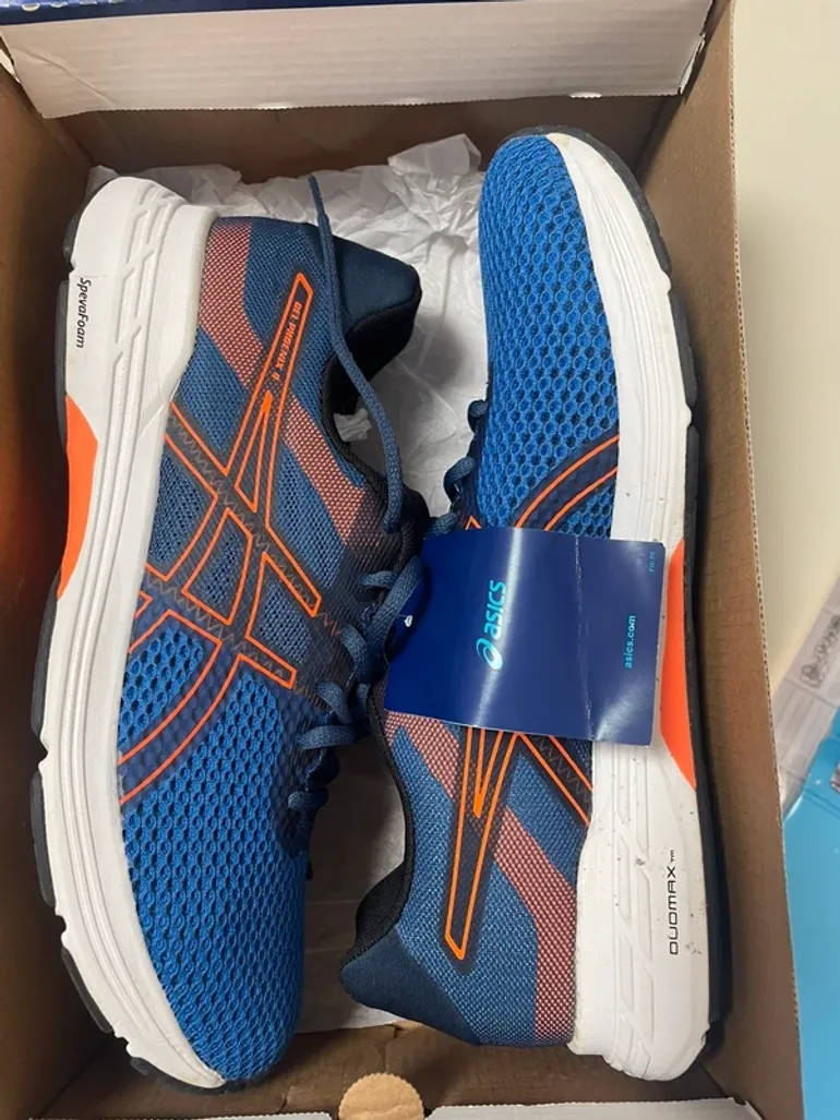 Used Asics Running Shoes bike — image 5 of 7