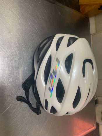 Used MET Estro MIPS Helmet bike — image 3 of 4