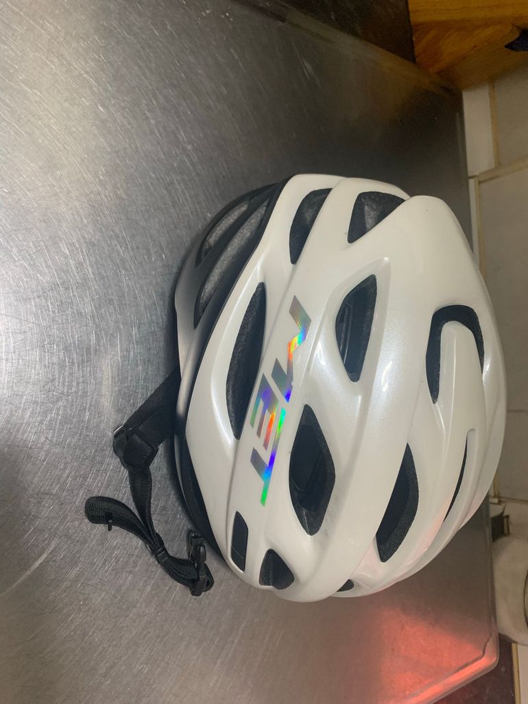Used MET Estro MIPS Helmet bike — image 3 of 4