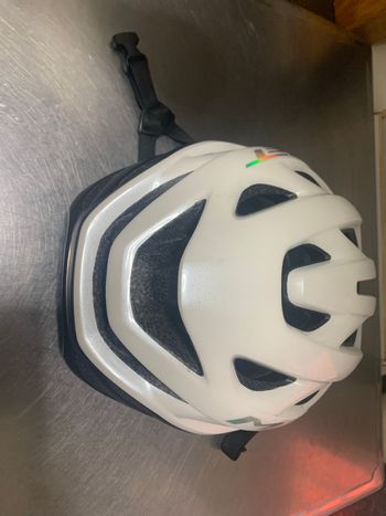 Used MET Estro MIPS Helmet bike — image 4 of 4