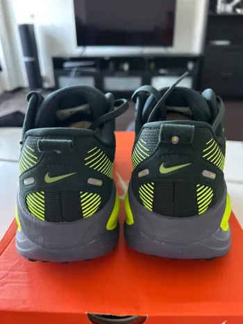 Used Nike Vomero 18 bike — image 7 of 10