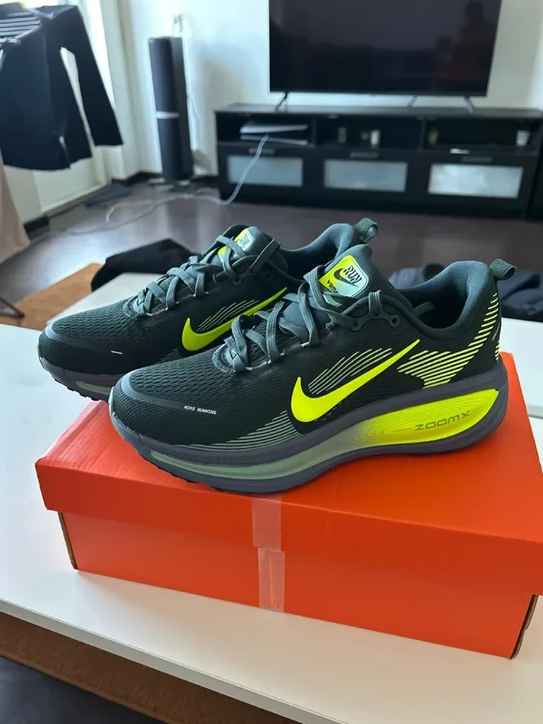 Used Nike Vomero 18 bike — image 1 of 10