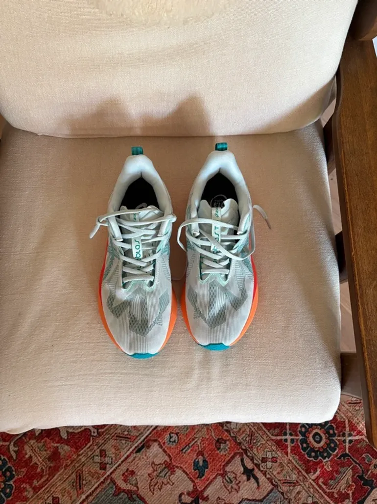 Used Asics Novablast 5 bike — image 2 of 7