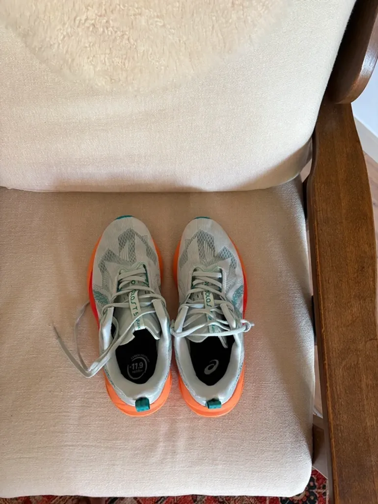 Used Asics Novablast 5 bike — image 6 of 7