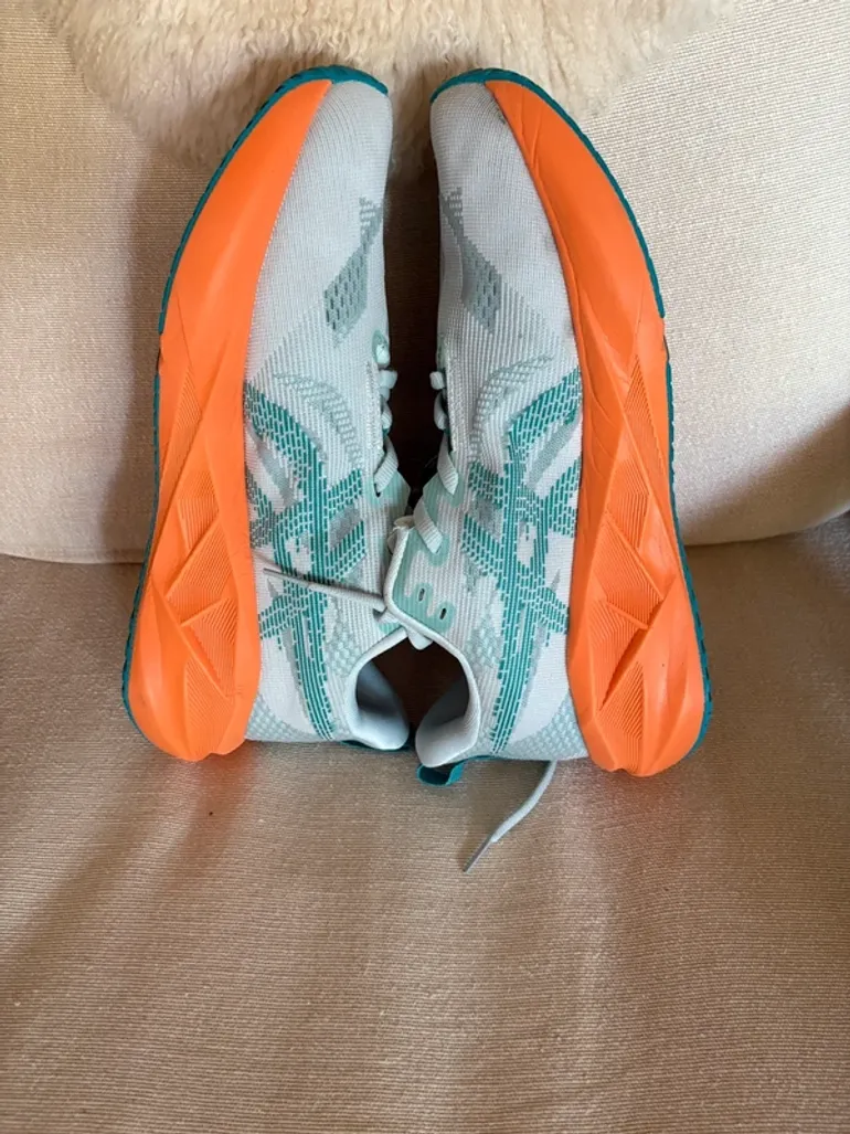 Used Asics Novablast 5 bike — image 5 of 7