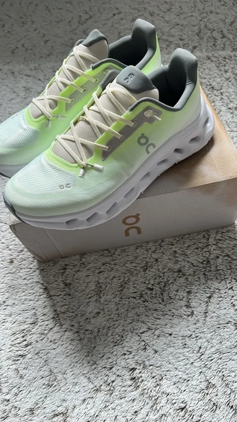 Käytetty On Running On Shoes Green White bike — kuva 2 / 2