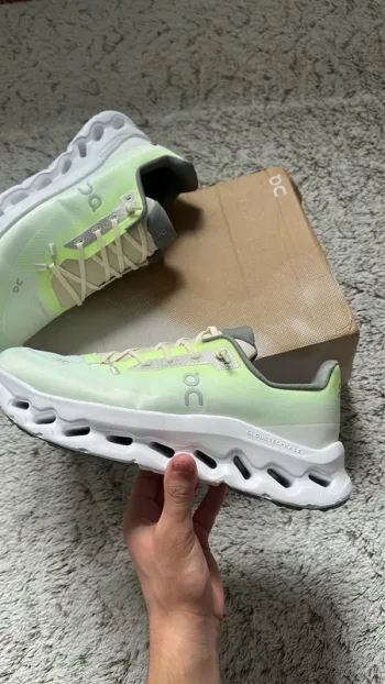 Käytetty On Running On Shoes Green White bike