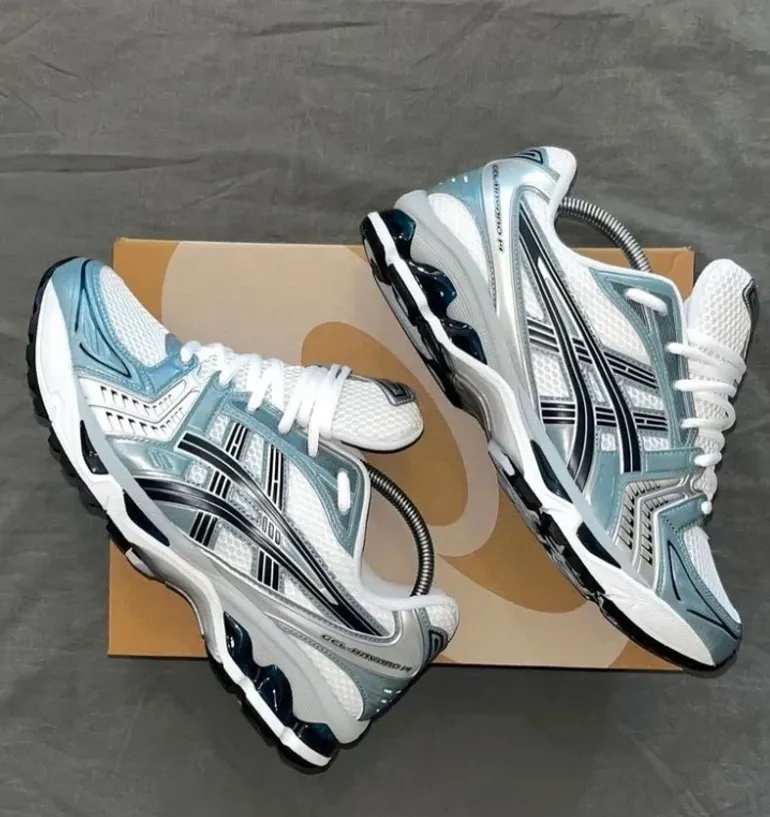 Used Asics Kayano bike — image 1 of 3