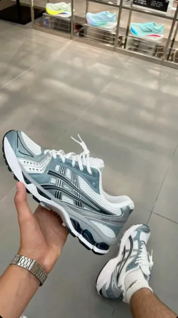 Used Asics Kayano bike — image 2 of 3