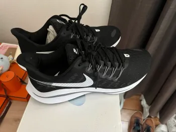 Used Nike Running Shoes bike — image 2 of 2