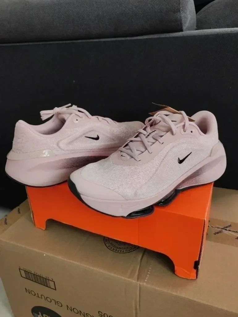 Used Premium Nike Air Max Versair bike — image 2 of 5
