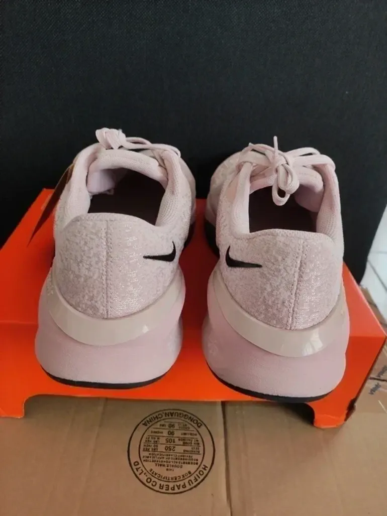 Used Premium Nike Air Max Versair bike — image 3 of 5