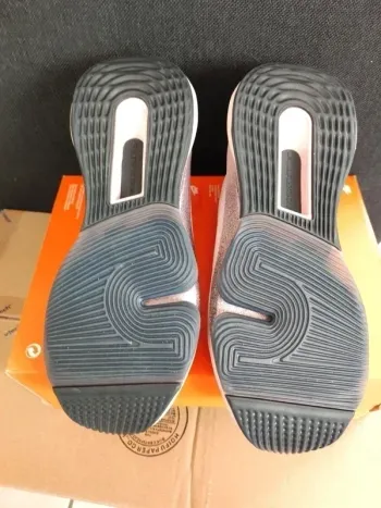 Used Premium Nike Air Max Versair bike — image 4 of 5