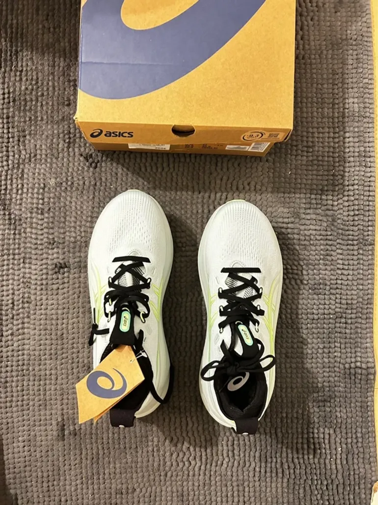 Used Asics Gel Nimbus 28 bike — image 2 of 4