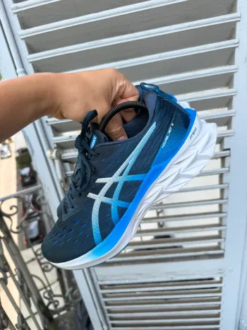 Used Asics Novablast 2 bike — image 9 of 13