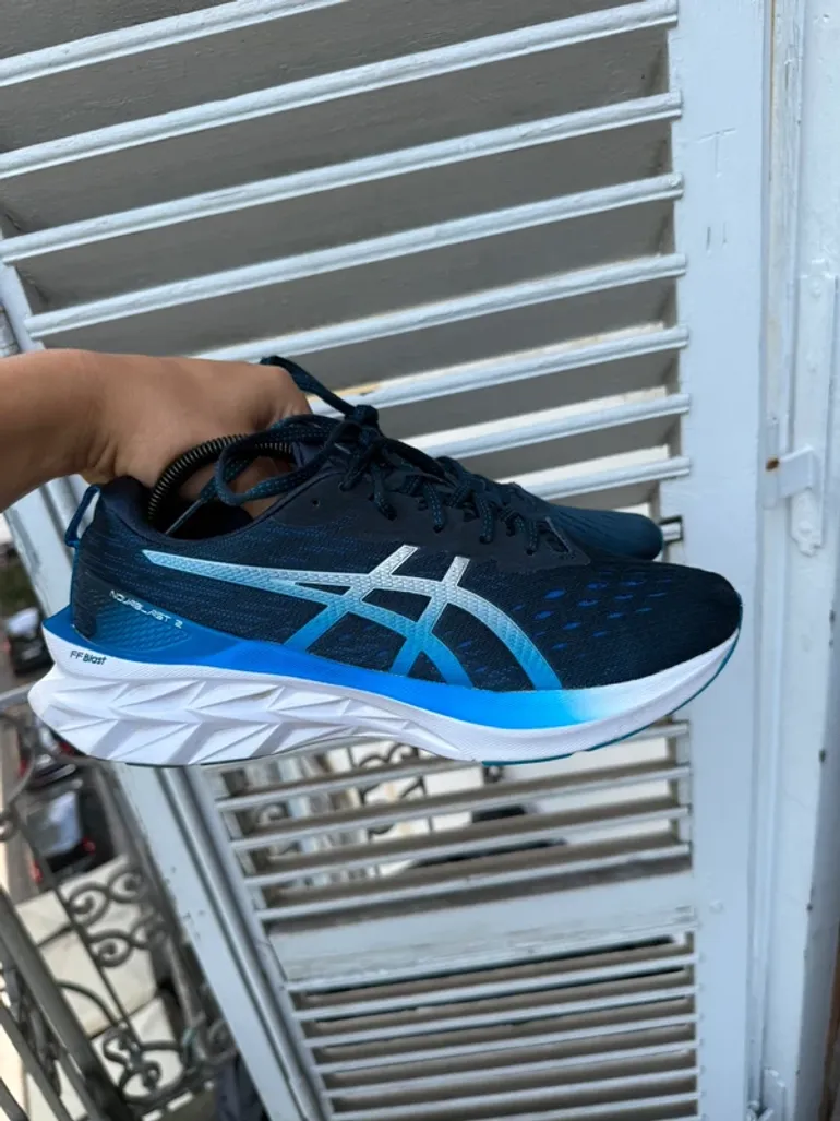 Used Asics Novablast 2 bike — image 2 of 13