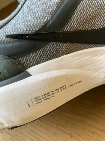 Used Nike Air Zoom Vomero 16 bike — image 3 of 6