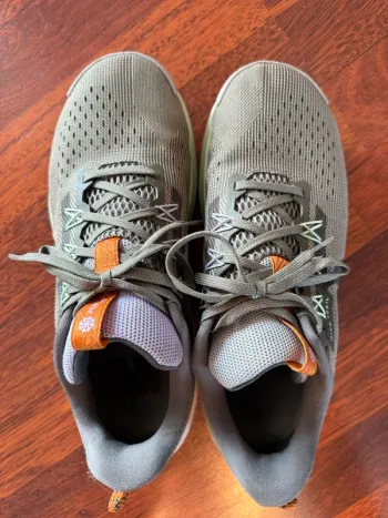 Used Verde Nike Running Shoes bike — image 2 of 4