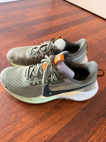 Used Verde Nike Running Shoes bike