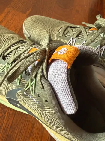 Used Verde Nike Running Shoes bike — image 3 of 4