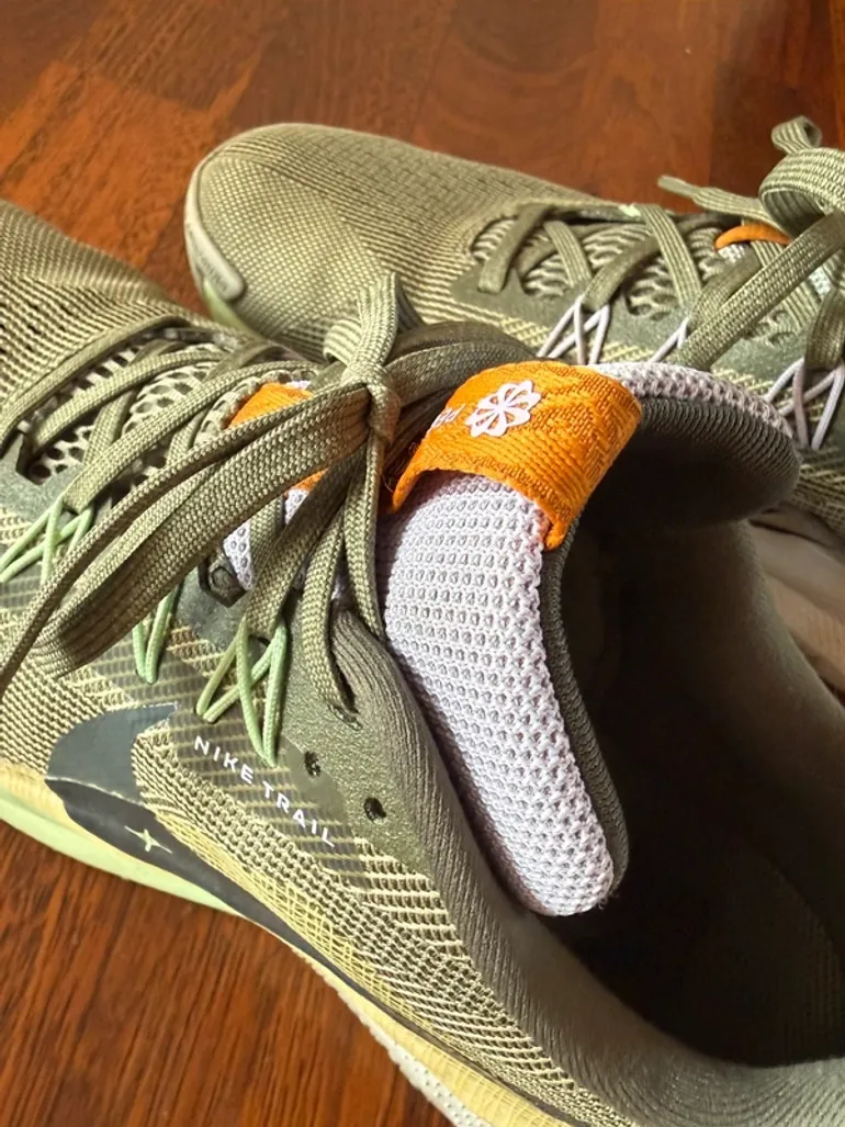 Used Verde Nike Running Shoes bike — image 3 of 4