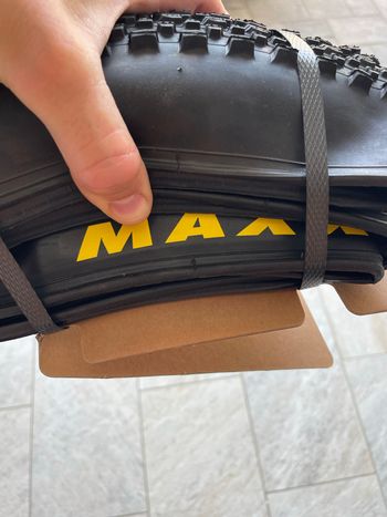 Used Maxxis Ikon 29x2.20 Folding Black Tire bike — image 3 of 3