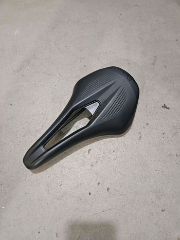 Used Fizik Tempo Argo R5 bike